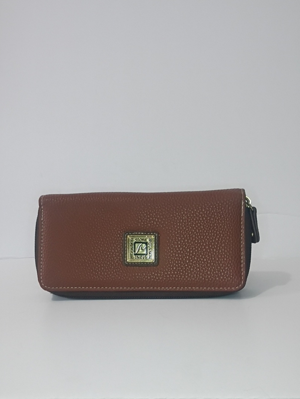 Stone Mountain Accessories Brown Leather Zip Wallet